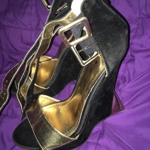 BAMBOO Black and gold wedges